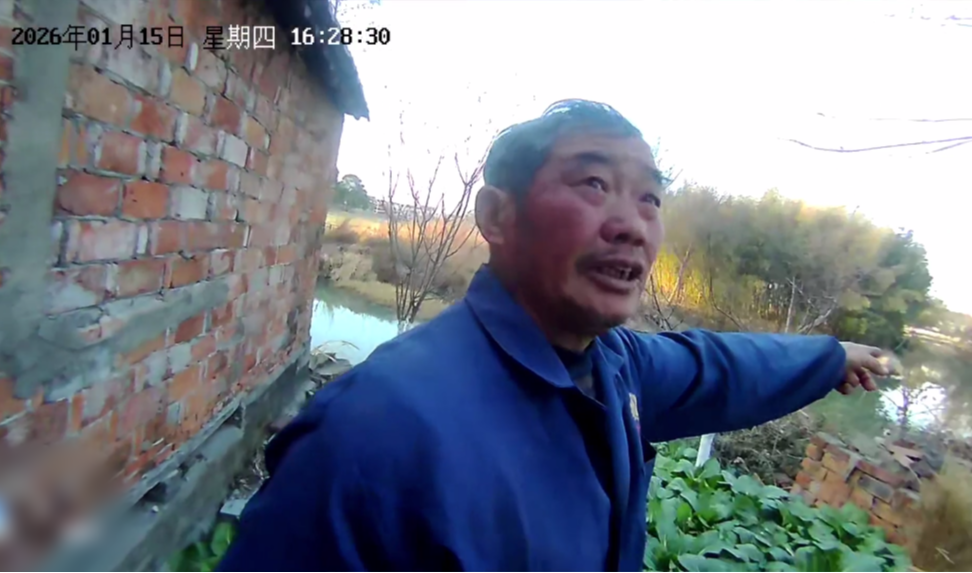 七旬老伯摘菜时，救了一条命！(图4)