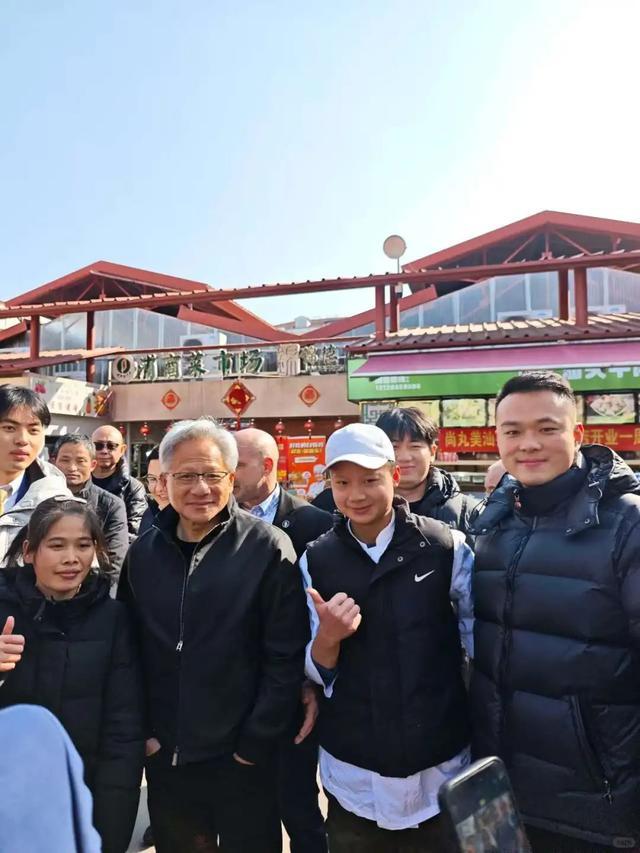 黄仁勋2026年首度来华现身菜市场，体验上海市井风俗(图4)