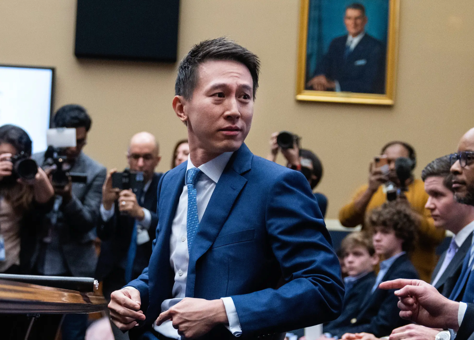 TikTok成立美国合资公司 CEO周受