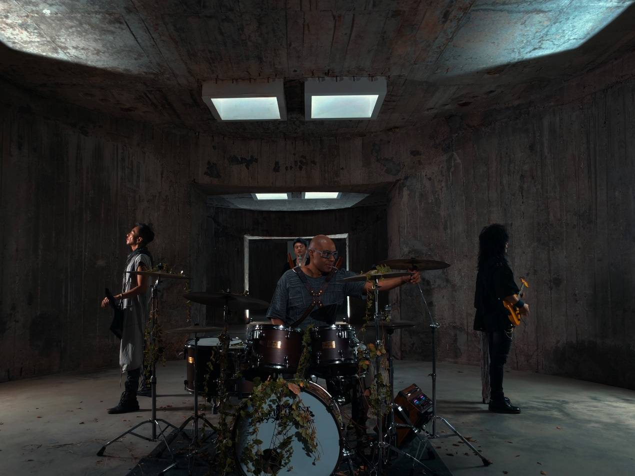 信乐团摇滚回归！推新歌《反派》葛莱美世界级制作宣告信乐团新篇章(图2)