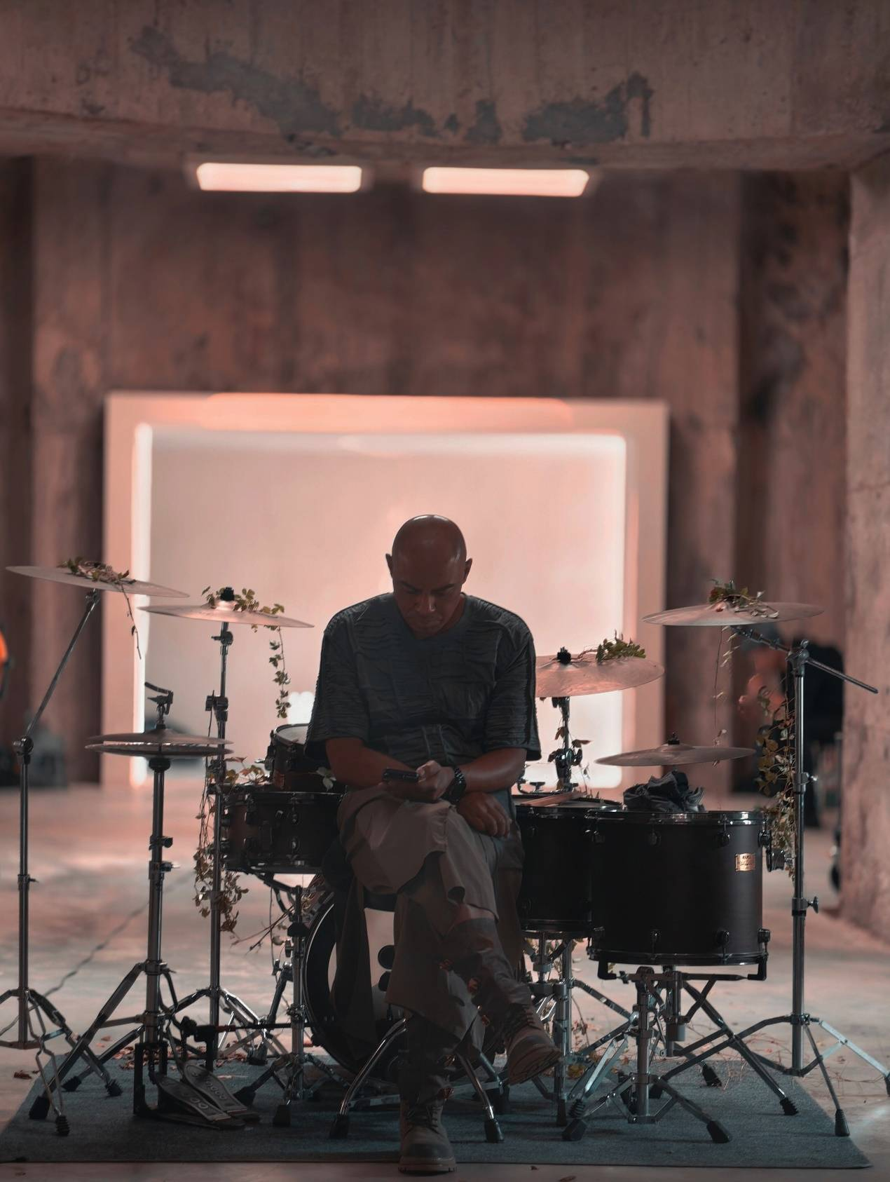 信乐团摇滚回归！推新歌《反派》葛莱美世界级制作宣告信乐团新篇章(图4)