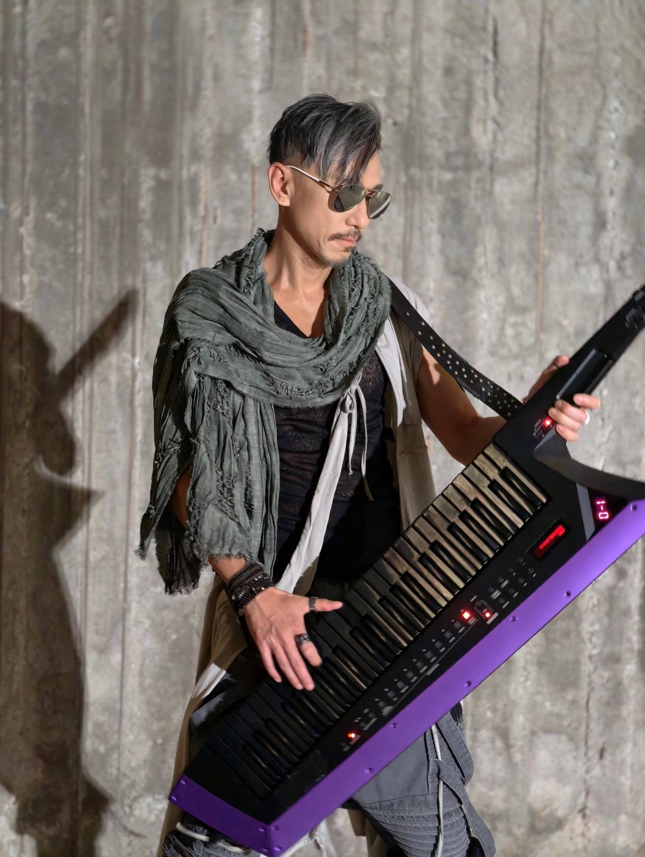 信乐团摇滚回归！推新歌《反派》葛莱美世界级制作宣告信乐团新篇章(图6)