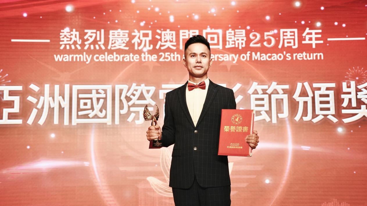 吉飞龙:以导演首作《余烬之光》,让海南守海人精神照见世界(图7) 吉飞龙:以导演首作《余烬之光》,让海南守海人精神照见世界(图7)