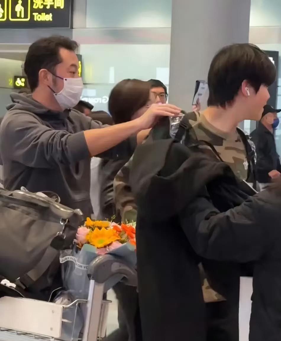 胡可14岁儿子晒留学生活，住60平套房有