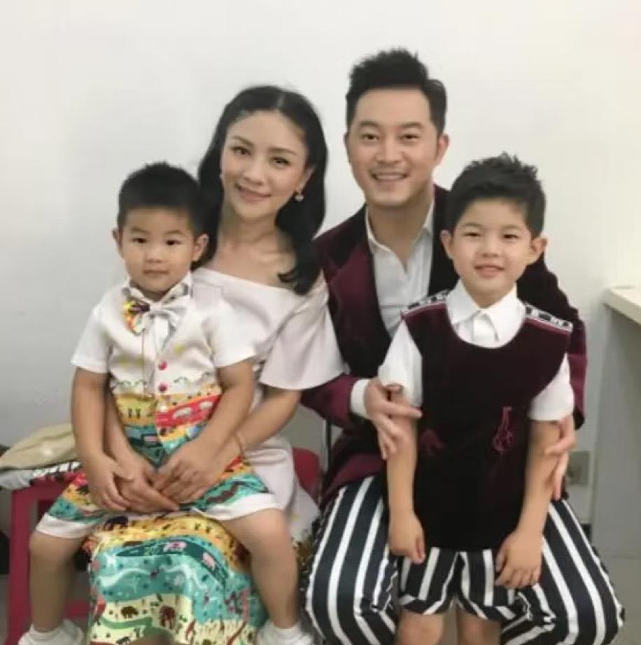 胡可14岁儿子晒留学生活，住60平套房有两面墙衣柜，吃火鸡面解馋(图3)