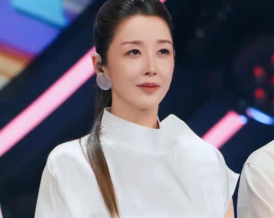 孙悦零下20度录春晚冻到通红，网友却说：这状态，根本不像53岁！(图3)