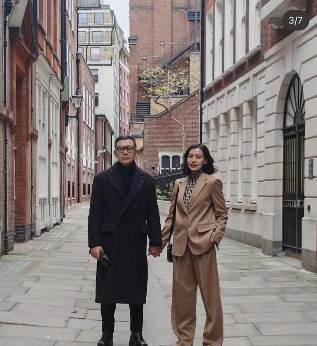 李嘉欣赴伦敦陪儿子，与雷颂德妻子聚会，雷颂德全家移居当地八年(图5)