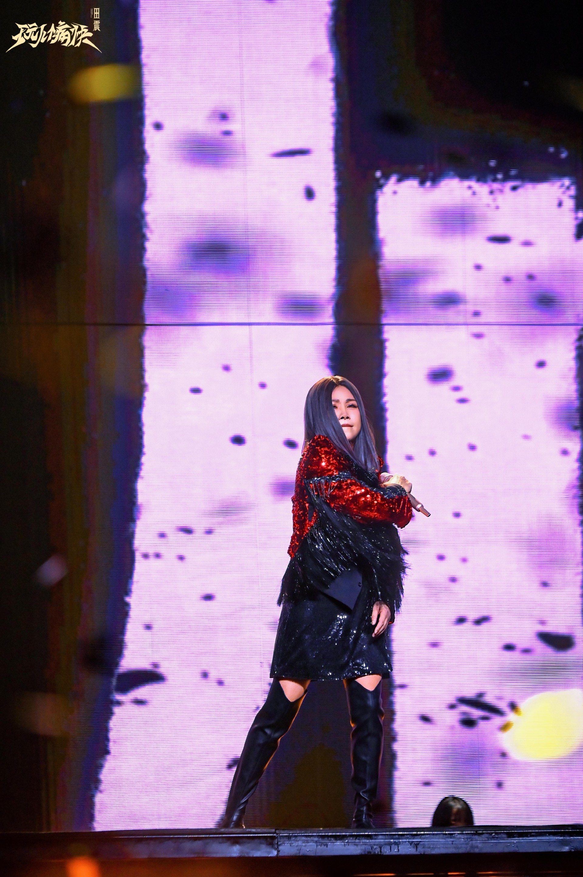 梧桐冬夜温情见证重逢 田震首次南京个唱声动金陵(图3) 梧桐冬夜温情见证重逢 田震首次南京个唱声动金陵(图3)