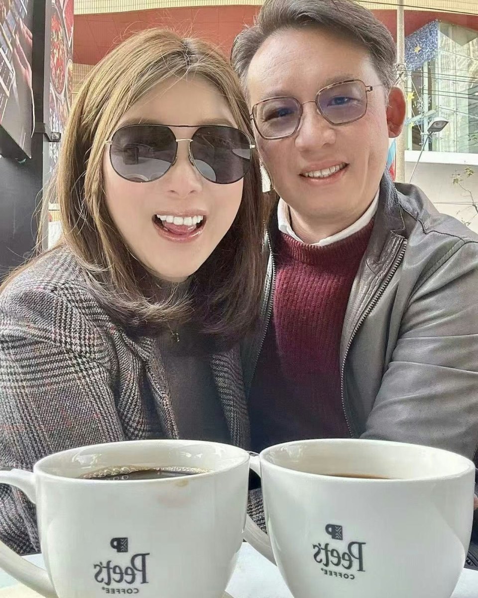 43岁港姐自曝被离婚，已与俩女儿移居上海，离婚两个月寻获新恋情(图4)