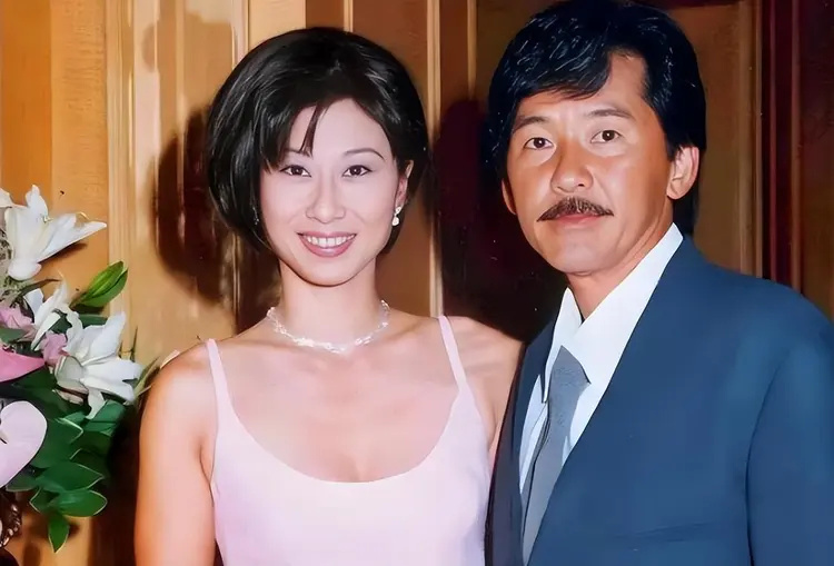 钱再多也没用,林子祥叶倩文如今现状,给“老少恋”夫妻提了个醒(图4) 钱再多也没用,林子祥叶倩文如今现状,给“老少恋”夫妻提了个醒(图4)