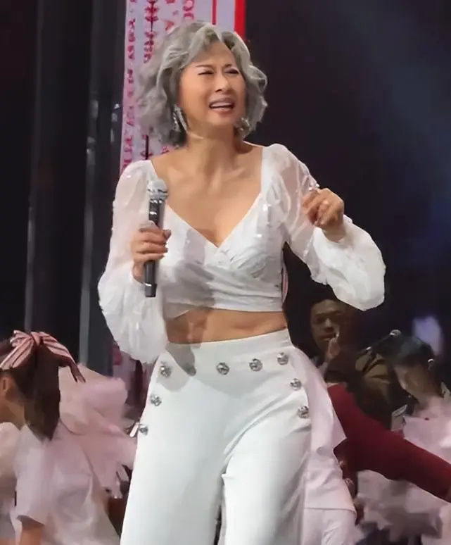 钱再多也没用,林子祥叶倩文如今现状,给“老少恋”夫妻提了个醒(图11) 钱再多也没用,林子祥叶倩文如今现状,给“老少恋”夫妻提了个醒(图11)