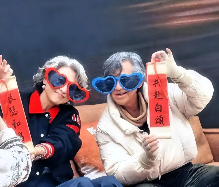 钱再多也没用,林子祥叶倩文如今现状,给“老少恋”夫妻提了个醒(图27) 钱再多也没用,林子祥叶倩文如今现状,给“老少恋”夫妻提了个醒(图27)