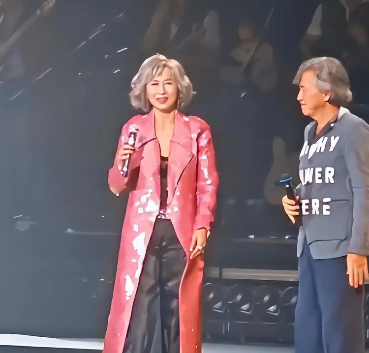 钱再多也没用,林子祥叶倩文如今现状,给“老少恋”夫妻提了个醒(图13) 钱再多也没用,林子祥叶倩文如今现状,给“老少恋”夫妻提了个醒(图13)