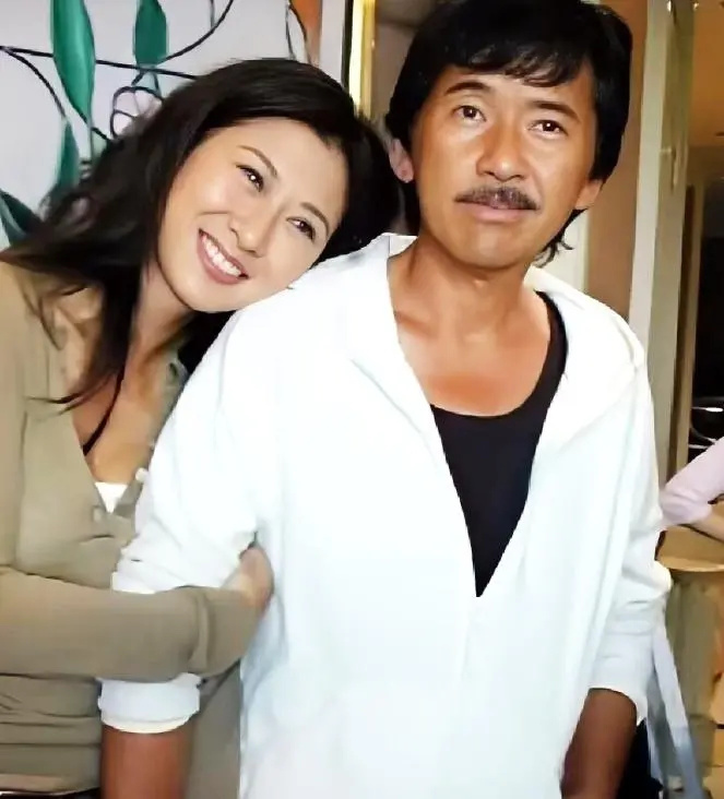 钱再多也没用,林子祥叶倩文如今现状,给“老少恋”夫妻提了个醒(图19) 钱再多也没用,林子祥叶倩文如今现状,给“老少恋”夫妻提了个醒(图19)