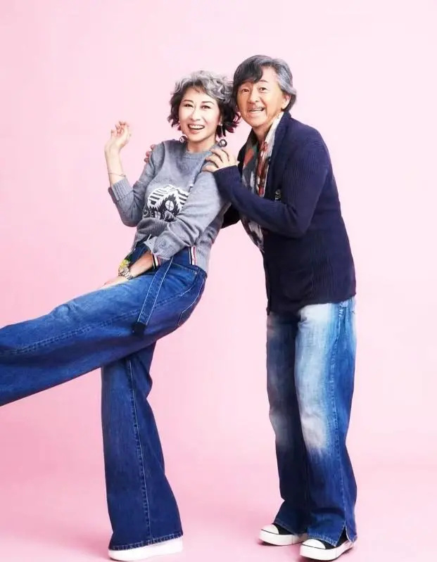 钱再多也没用,林子祥叶倩文如今现状,给“老少恋”夫妻提了个醒(图20) 钱再多也没用,林子祥叶倩文如今现状,给“老少恋”夫妻提了个醒(图20)