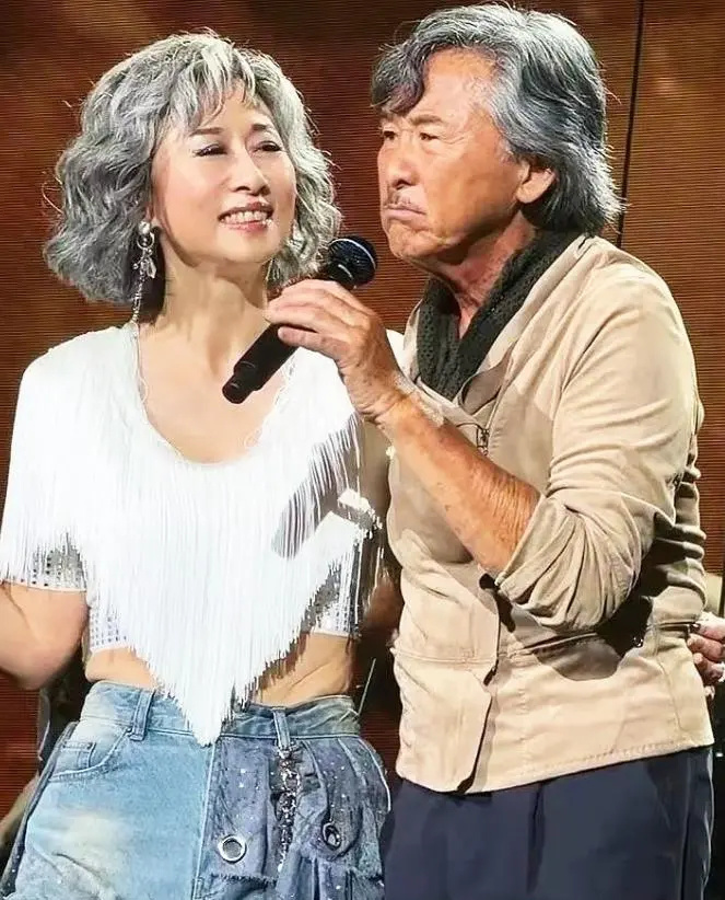 钱再多也没用,林子祥叶倩文如今现状,给“老少恋”夫妻提了个醒(图28) 钱再多也没用,林子祥叶倩文如今现状,给“老少恋”夫妻提了个醒(图28)