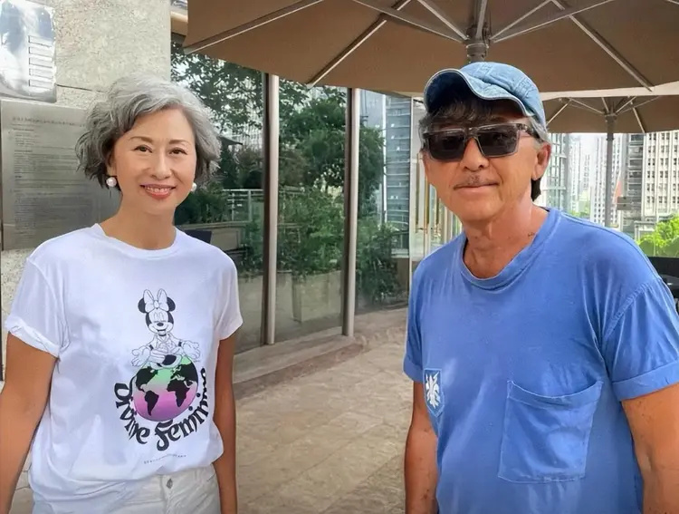 钱再多也没用,林子祥叶倩文如今现状,给“老少恋”夫妻提了个醒(图29) 钱再多也没用,林子祥叶倩文如今现状,给“老少恋”夫妻提了个醒(图29)