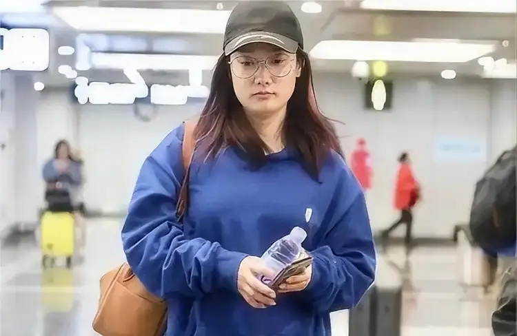 曾毅被“封杀”7个月后,凤凰传奇再度复出,玲花找的靠山没人敢动(图16) 曾毅被“封杀”7个月后,凤凰传奇再度复出,玲花找的靠山没人敢动(图16)