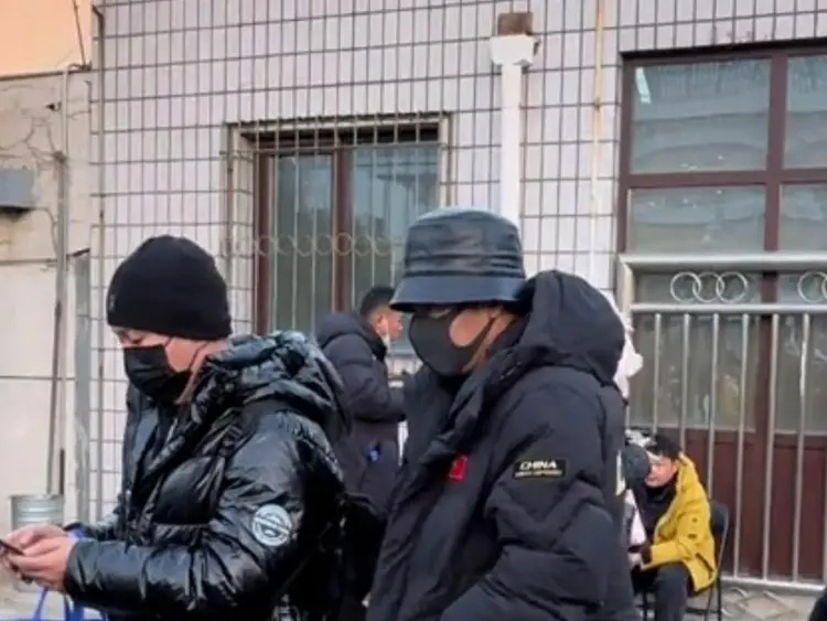 曾毅被“封杀”7个月后,凤凰传奇再度复出,玲花找的靠山没人敢动(图22) 曾毅被“封杀”7个月后,凤凰传奇再度复出,玲花找的靠山没人敢动(图22)