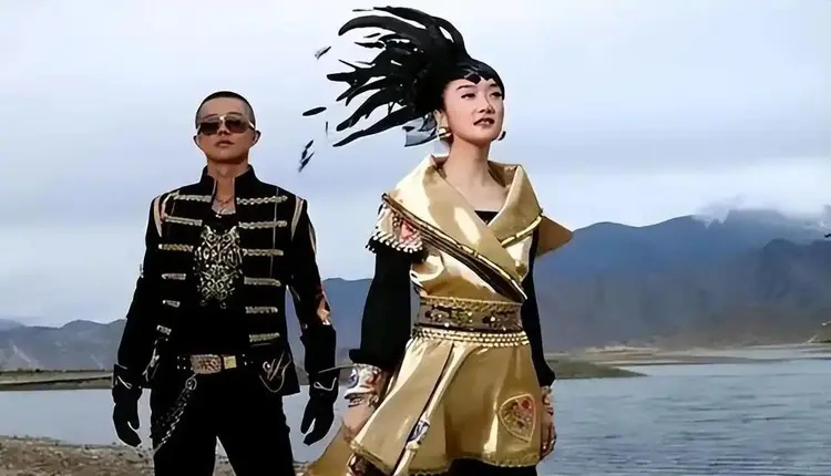 曾毅被“封杀”7个月后,凤凰传奇再度复出,玲花找的靠山没人敢动(图37) 曾毅被“封杀”7个月后,凤凰传奇再度复出,玲花找的靠山没人敢动(图37)