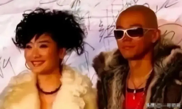 曾毅被“封杀”7个月后,凤凰传奇再度复出,玲花找的靠山没人敢动(图40) 曾毅被“封杀”7个月后,凤凰传奇再度复出,玲花找的靠山没人敢动(图40)