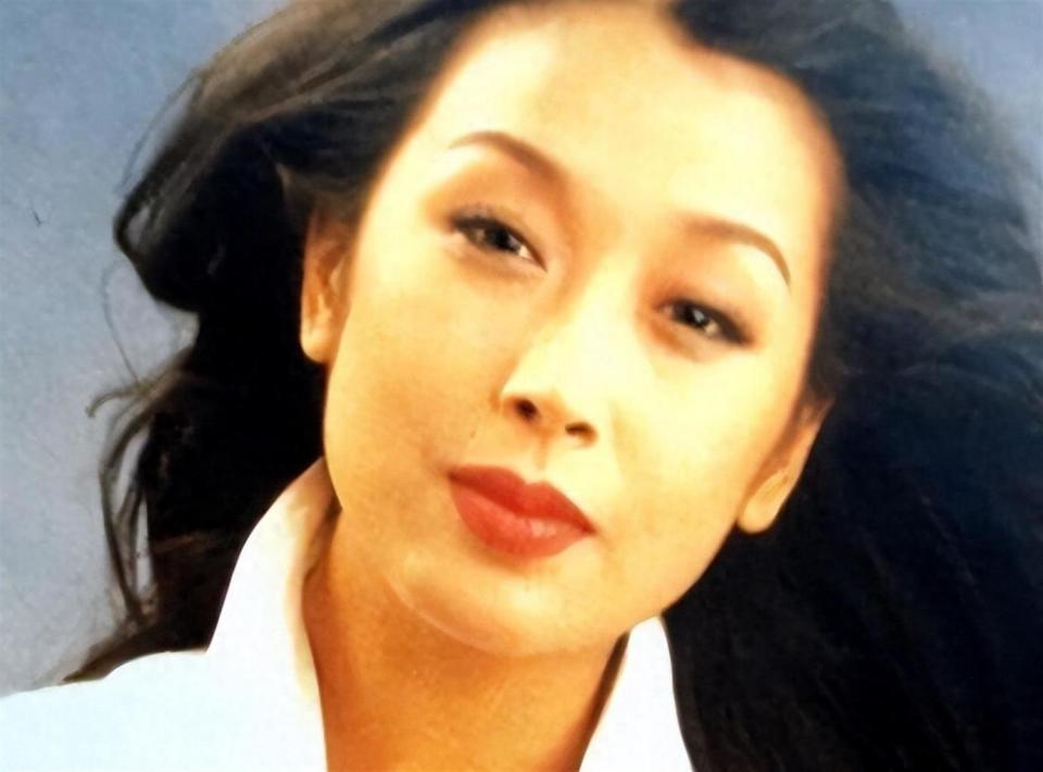 嫁大9岁的离异富豪，生了冠军儿子，53岁