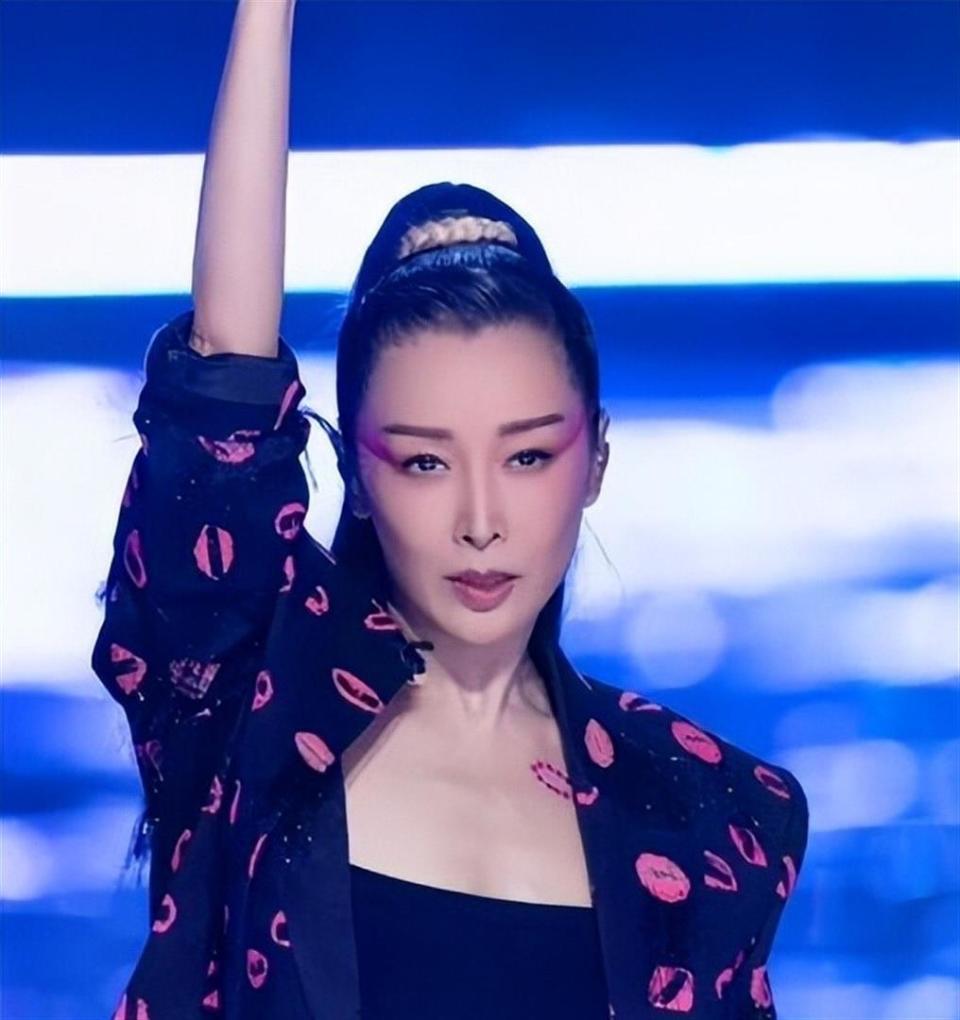 嫁大9岁的离异富豪，生了冠军儿子，53岁的孙悦状态比20岁还好(图2)