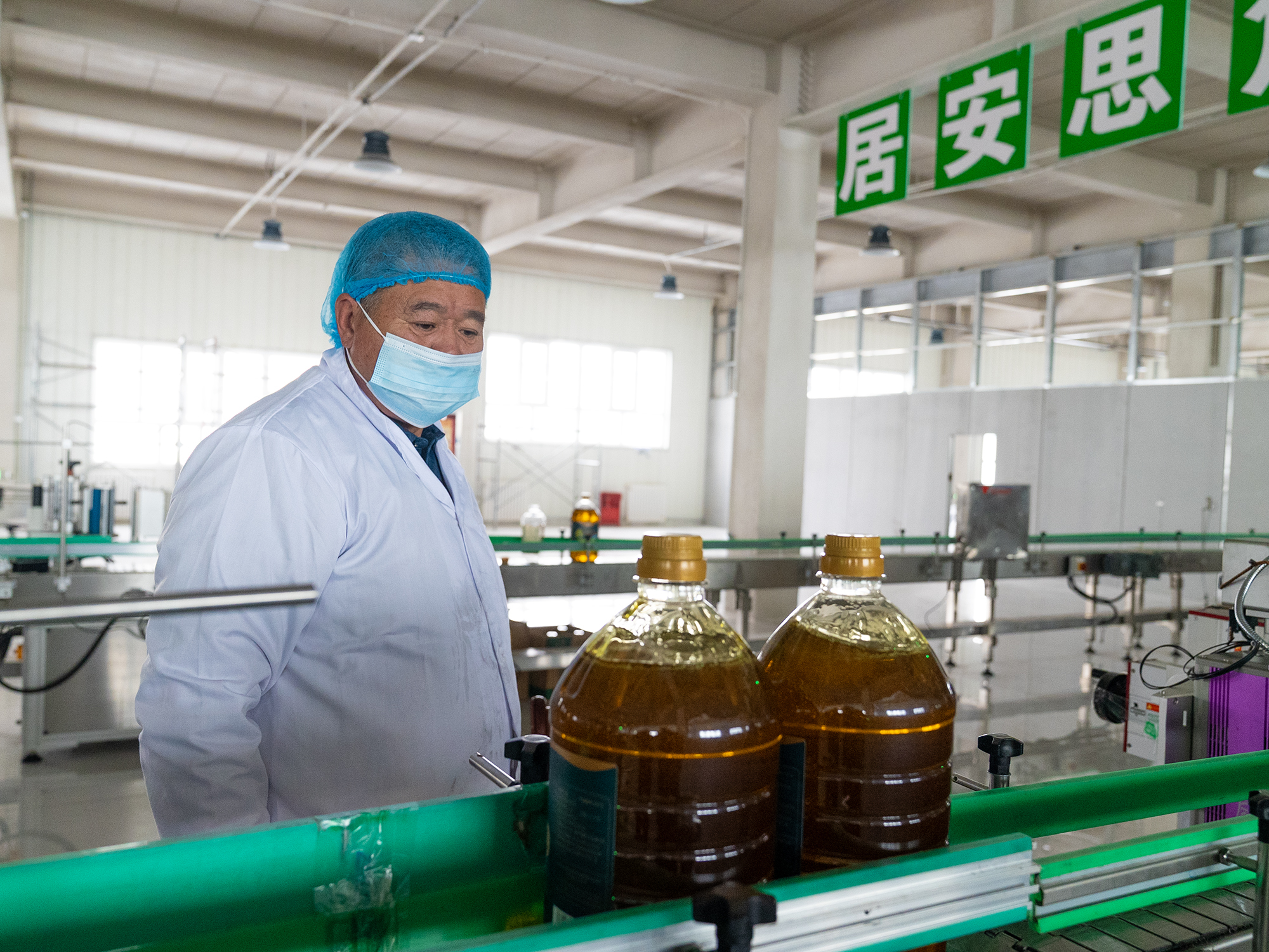 亲属：群众的褒奖是对贺娇龙最好的告慰