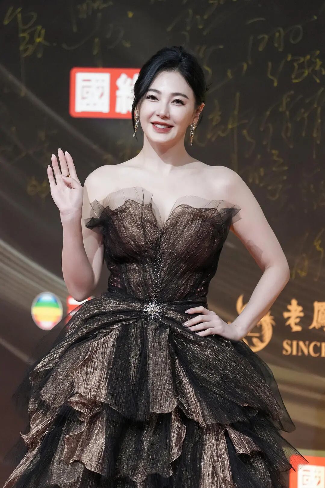 张雨绮陷负面舆情，多品牌删除其代言内容，相关品牌方回应：合作已终止(图1)