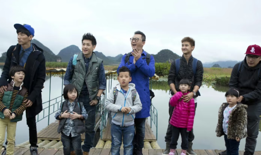 看了贾静雯大女儿颜值变化，才懂赵又廷的心酸：女儿像爹太愁人了(图1)