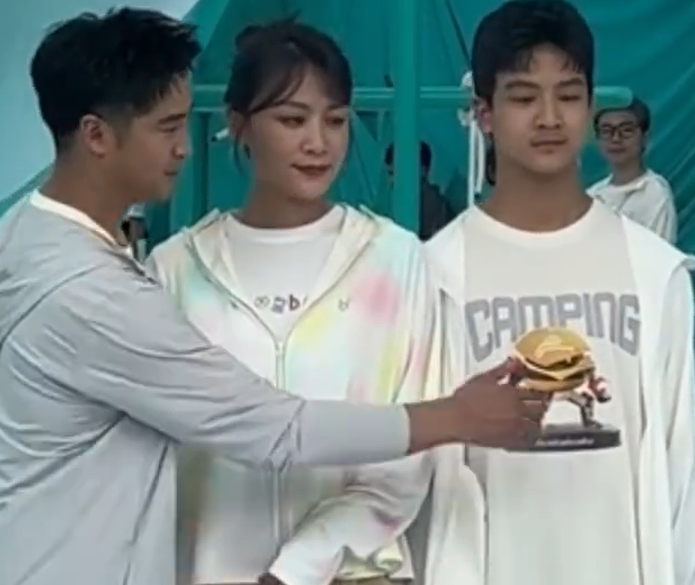 看了贾静雯大女儿颜值变化，才懂赵又廷的心酸：女儿像爹太愁人了(图8)