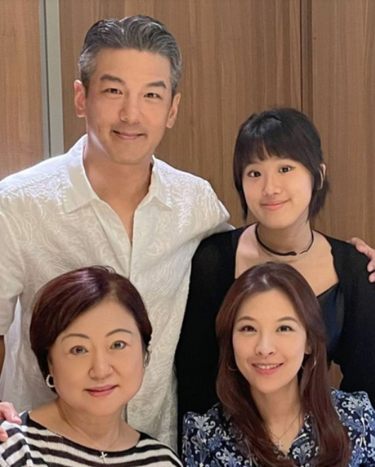 看了贾静雯大女儿颜值变化，才懂赵又廷的心酸：女儿像爹太愁人了(图18)