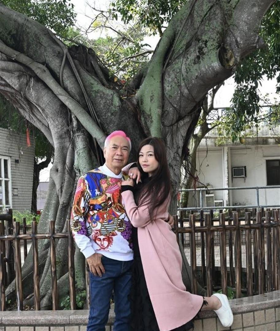 75岁港星曝前女友与内地丈夫办离婚，称仍好爱对方，不排除会复合(图2)