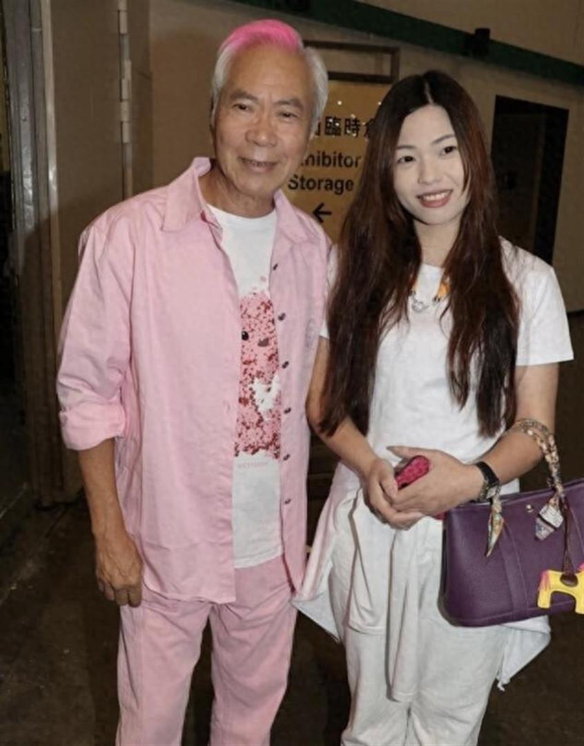 75岁港星曝前女友与内地丈夫办离婚，称仍好爱对方，不排除会复合(图1)