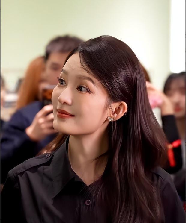 成都这一天，35岁李沁和32岁陈浩宇同框，骨相和皮相的差别真的很大(图4)