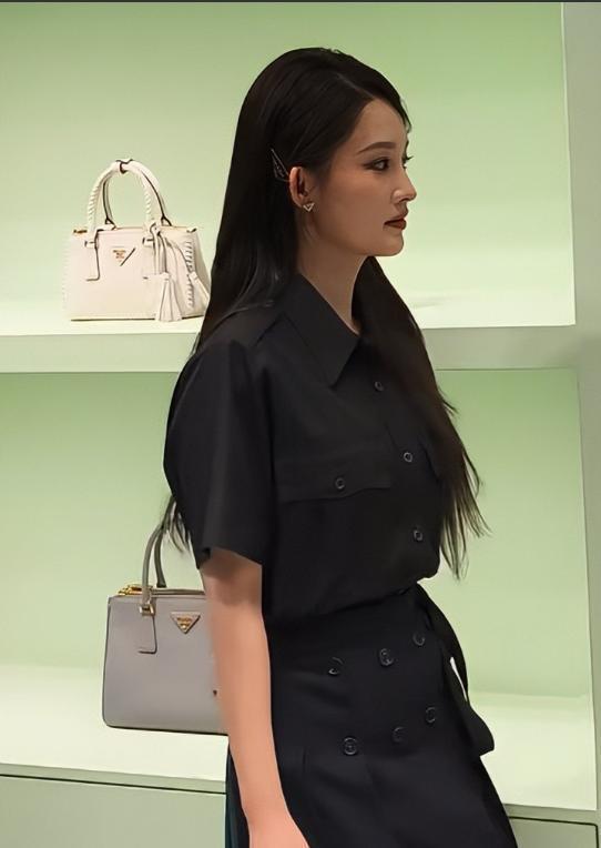 成都这一天，35岁李沁和32岁陈浩宇同框，骨相和皮相的差别真的很大(图3)