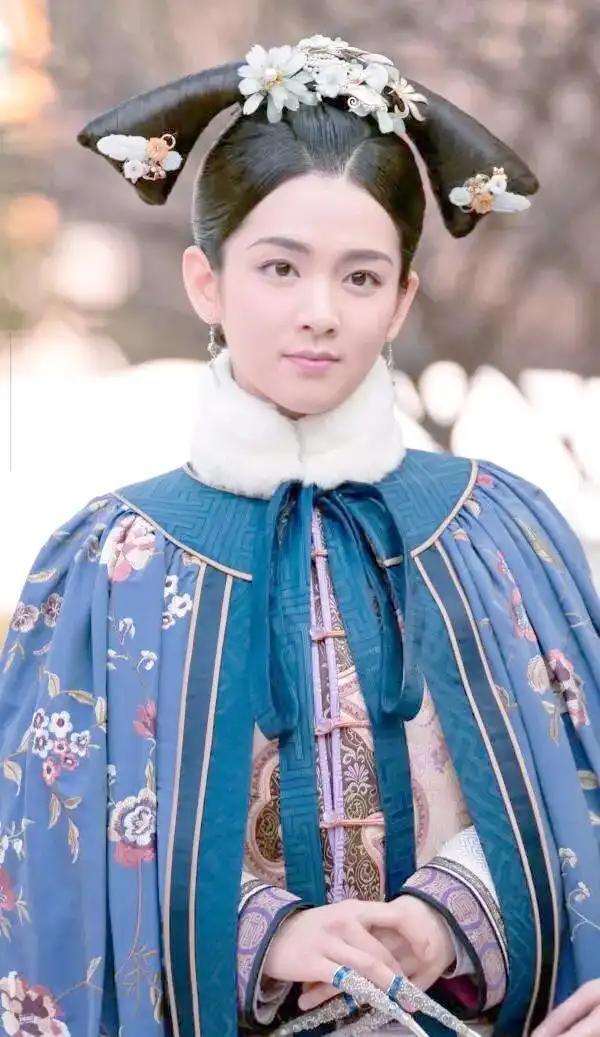 成都这一天，35岁李沁和32岁陈浩宇同框，骨相和皮相的差别真的很大(图9)