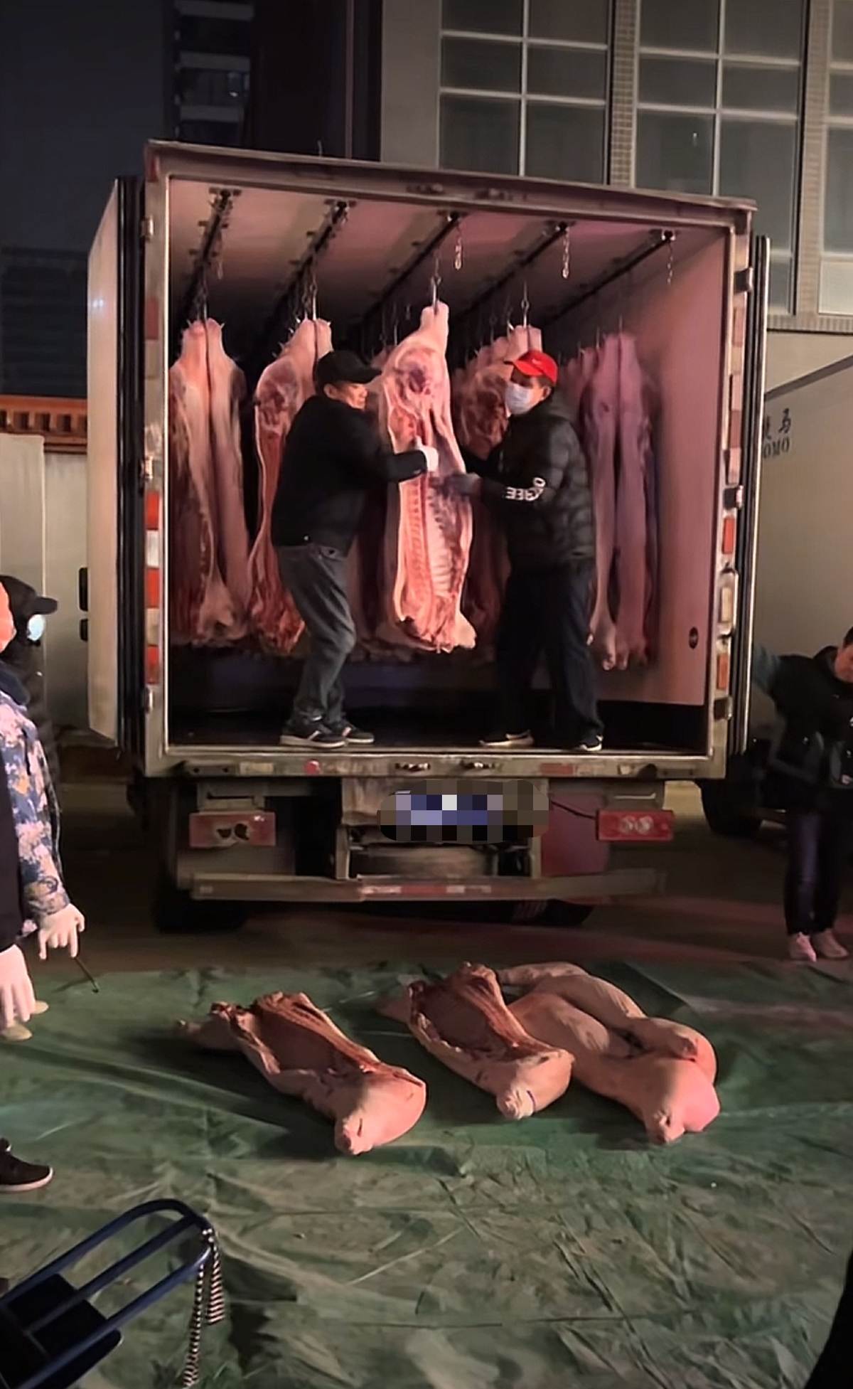 社区过年分红每人发1万多元和半只猪，街道