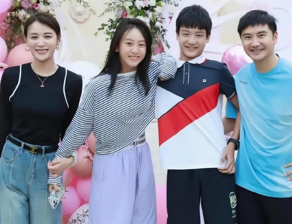 叶一茜晒出与森碟同框照，力破重男轻女的传闻，森碟下巴已矫正(图20)