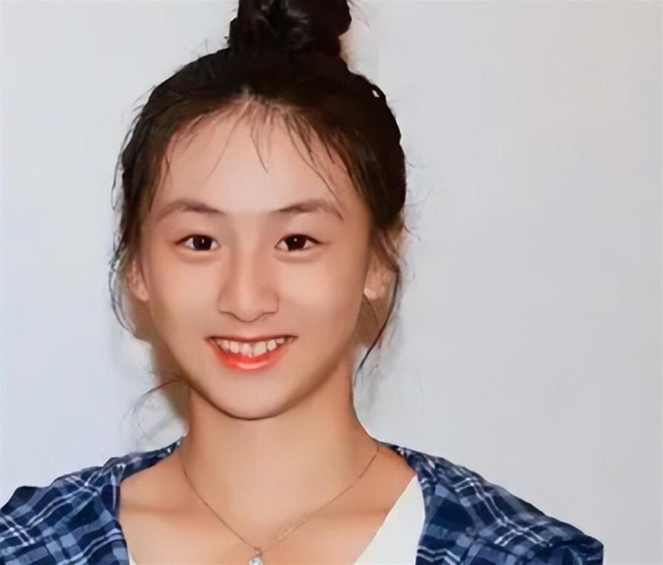 叶一茜晒出与森碟同框照，力破重男轻女的传闻，森碟下巴已矫正(图18)