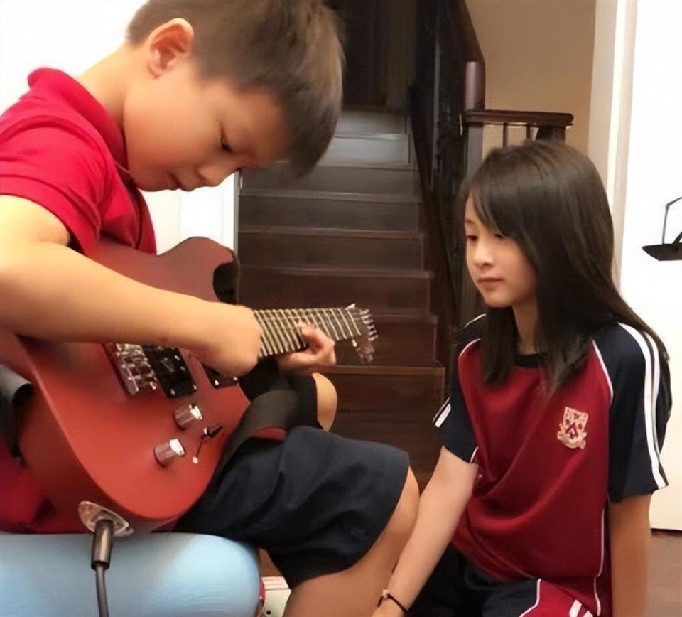 叶一茜晒出与森碟同框照，力破重男轻女的传闻，森碟下巴已矫正(图26)