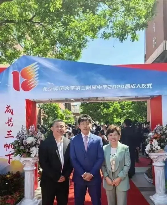 邓亚萍没想到,除了身高哪哪都像自己的19岁儿子,已经开始争光了(图5) 邓亚萍没想到,除了身高哪哪都像自己的19岁儿子,已经开始争光了(图5)