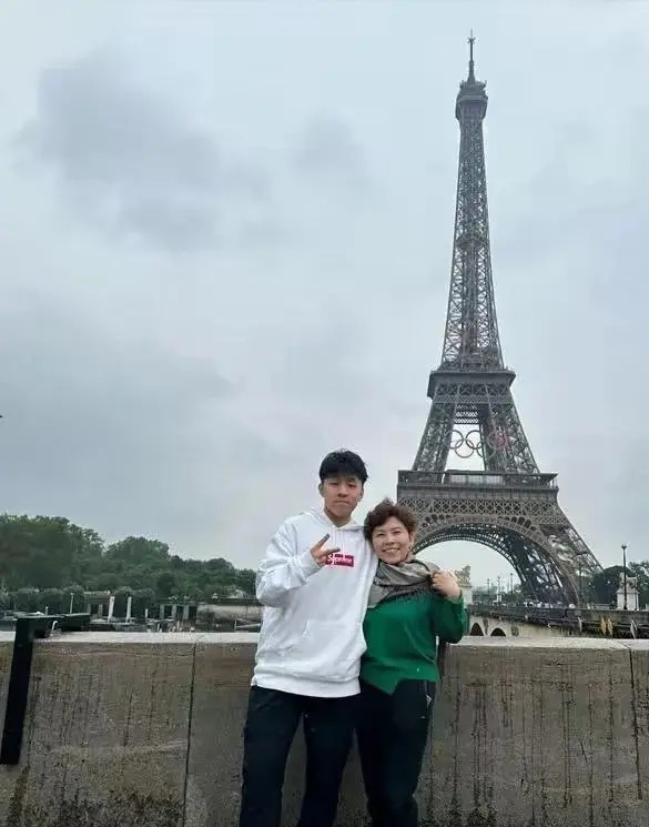 邓亚萍没想到,除了身高哪哪都像自己的19岁儿子,已经开始争光了(图6) 邓亚萍没想到,除了身高哪哪都像自己的19岁儿子,已经开始争光了(图6)