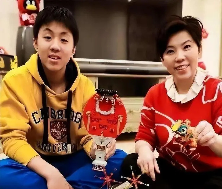 邓亚萍没想到,除了身高哪哪都像自己的19岁儿子,已经开始争光了(图9) 邓亚萍没想到,除了身高哪哪都像自己的19岁儿子,已经开始争光了(图9)