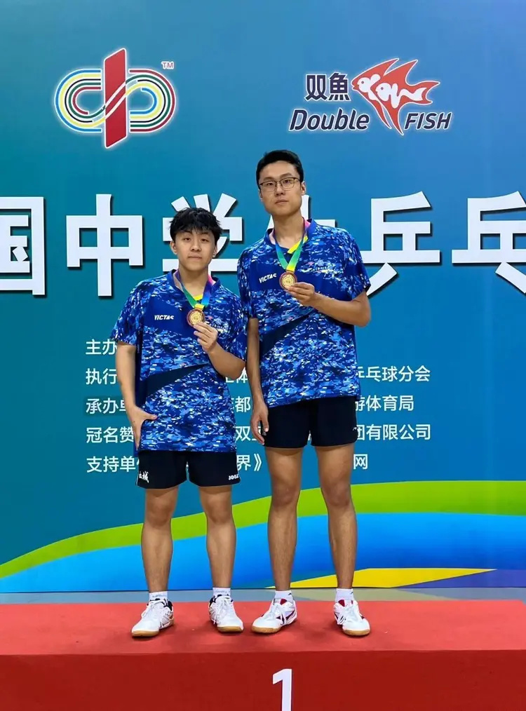 邓亚萍没想到,除了身高哪哪都像自己的19岁儿子,已经开始争光了(图8) 邓亚萍没想到,除了身高哪哪都像自己的19岁儿子,已经开始争光了(图8)