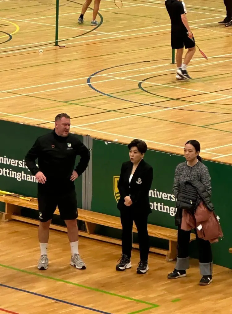 邓亚萍没想到,除了身高哪哪都像自己的19岁儿子,已经开始争光了(图15) 邓亚萍没想到,除了身高哪哪都像自己的19岁儿子,已经开始争光了(图15)