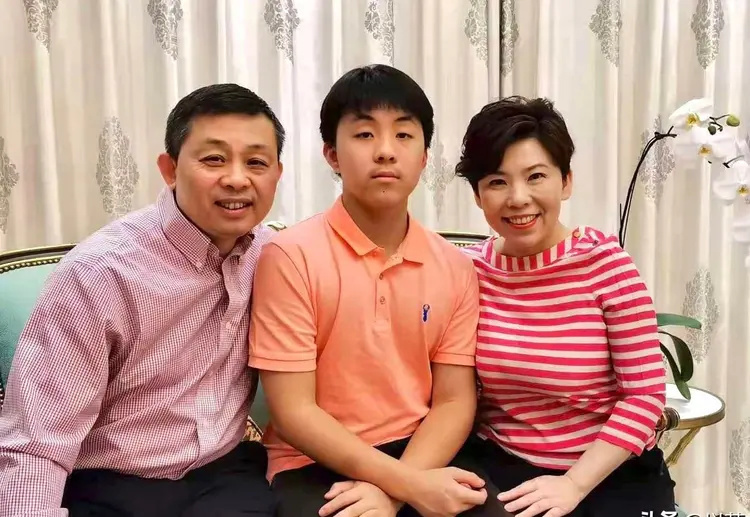 邓亚萍没想到,除了身高哪哪都像自己的19岁儿子,已经开始争光了(图18) 邓亚萍没想到,除了身高哪哪都像自己的19岁儿子,已经开始争光了(图18)