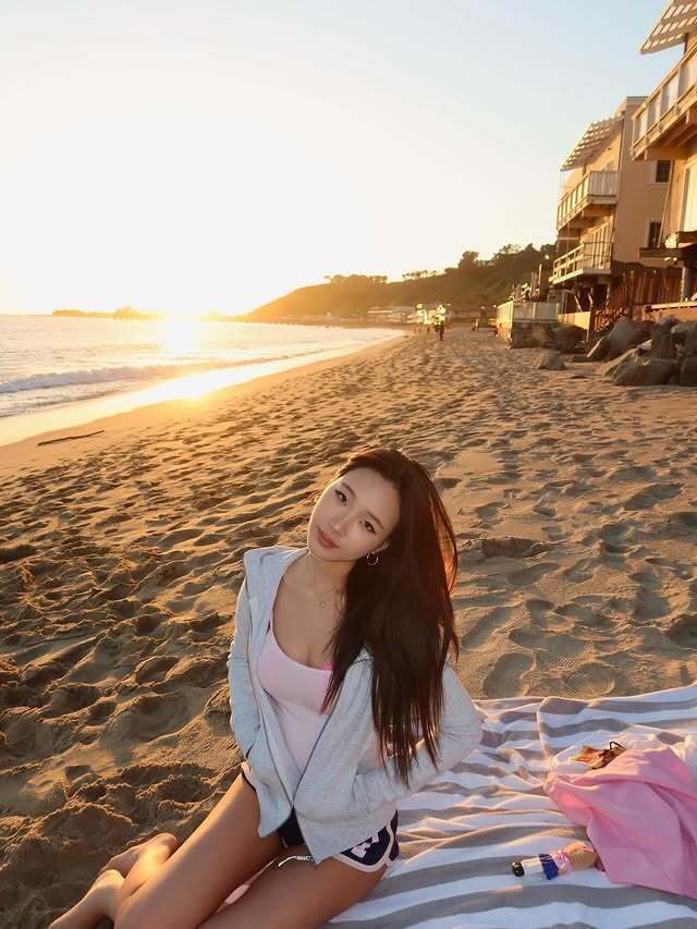 小S大女儿风格突变，成熟装扮判若两人，已经认不出来了(图4)