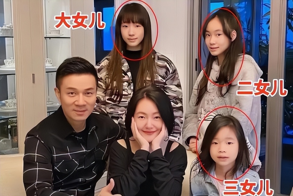 小S大女儿风格突变，成熟装扮判若两人，已经认不出来了(图9)