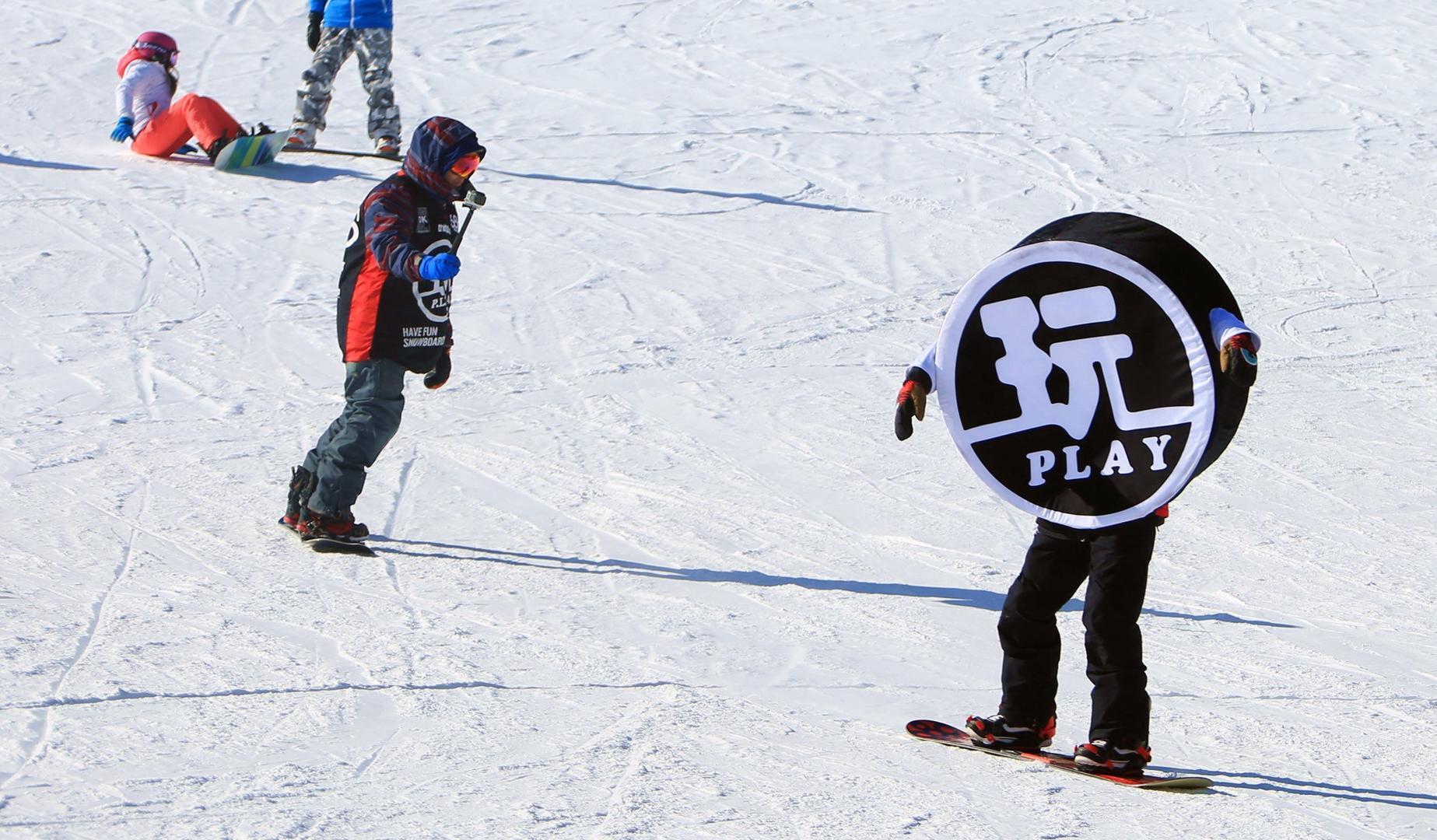 “每周休2.5天”如何走向现实？算好经济